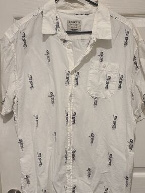 White Short-Sleeve Printed Men’s Shirt